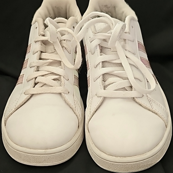 Girls Adidas - Picture 3 of 3